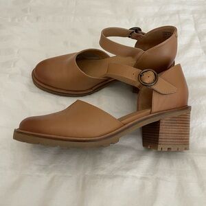 Feminine clog Mary Janes!